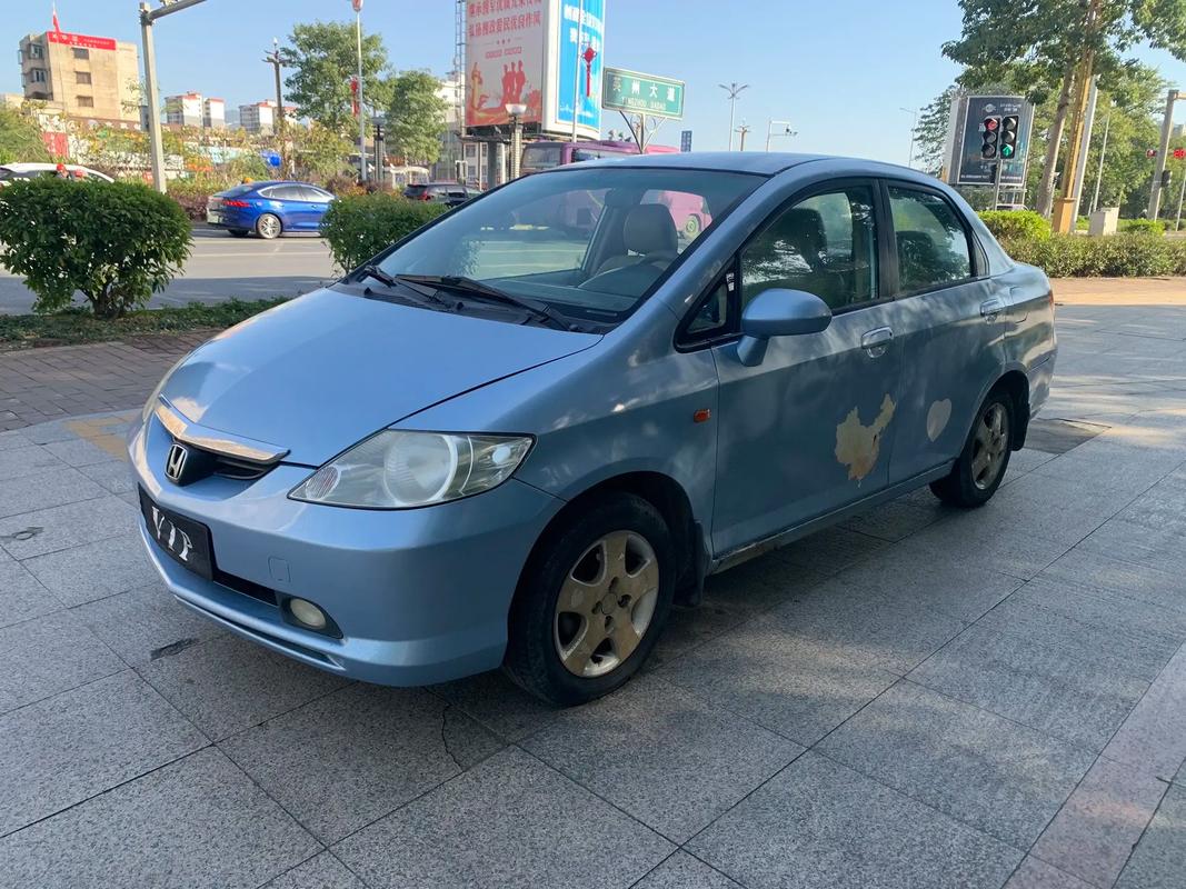 本田飞度三厢车 飞度 三厢车