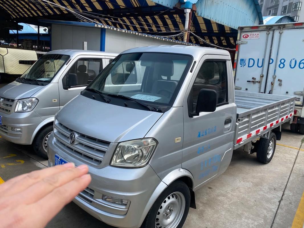 东风小箱货车报价及图片／东风小型厢式货车报价及图片大全