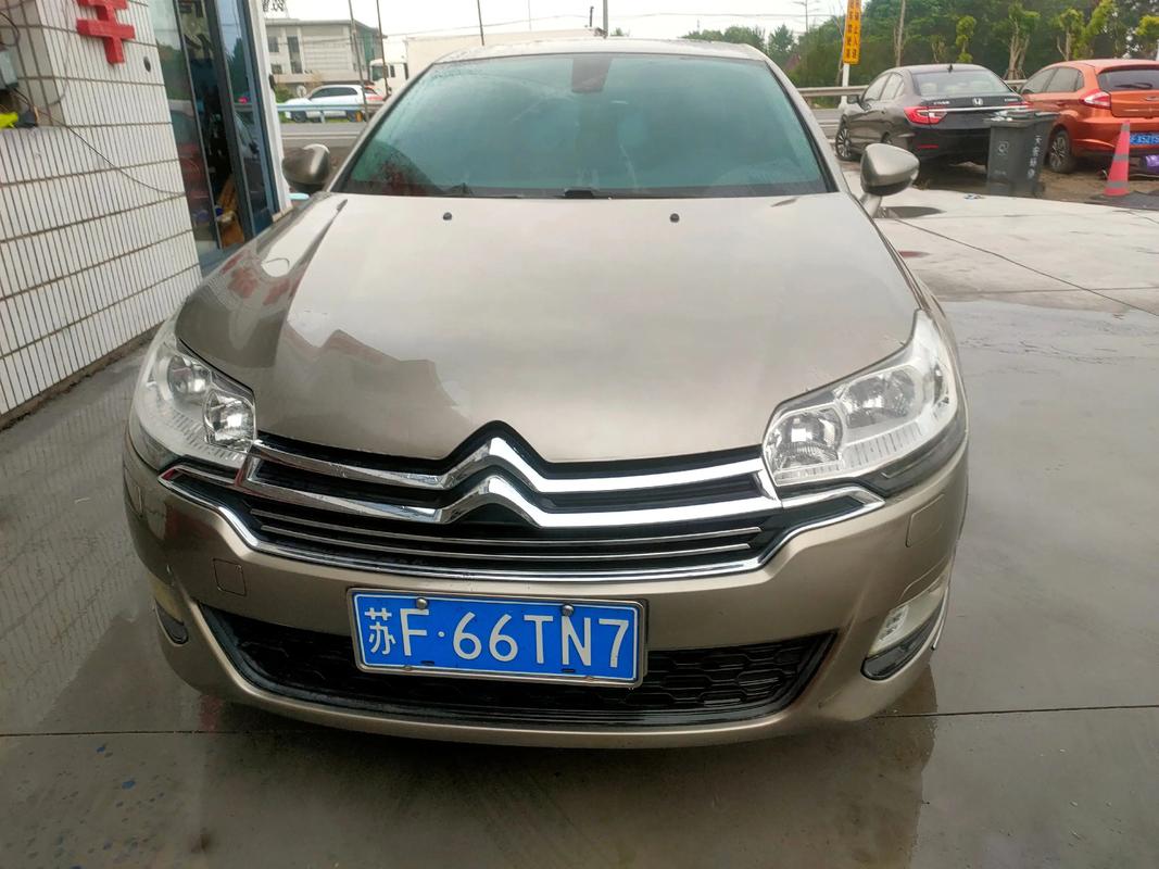 【2010年雪铁龙c5价格及图片,2010款雪铁龙c5多少钱】